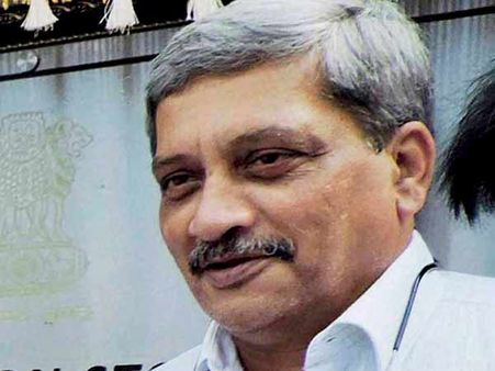 எதிரி நாடுகளின் கள்ள நோட்டு தாக்குதலை முறியடிக்கவே இந்த அறிவிப்பு.. பாரிக்கர் பாராட்டு