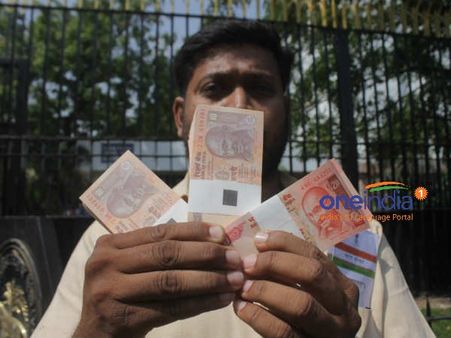 பசித்த வயிறுகள் பாலுக்காக அழுகின்றன.. பறித்த பணத்தை திருப்பி கொடுங்கள்!