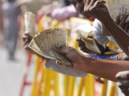 ஆயிரம் ரூபாய் மாற்ற முடியாத அதிர்ச்சியில் வங்கி வாசலில் பெண் மாரடைப்பில் மரணம்