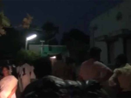 சொத்தில் பங்கு தராத பெற்றோரை வெட்டிக்கொன்ற மகன்- தேவகோட்டையில் வெறிச்செயல்- வீடியோ