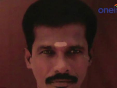 மதுரையில் பயங்கரம்.. வீட்டின் அருகிலேயே திமுக நிர்வாகி 15 பேர் கொண்ட கும்பலால் வெட்டிக் கொலை- வீடியோ