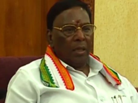 கடைசி நாளில் ‘ஊர்வலமாக’ச் சென்று வேட்புமனு தாக்கல் செய்த நாராயணசாமி- வீடியோ