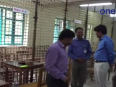 புதுச்சேரி இடைத்தேர்தல்.. வாக்கு எண்ணும் மையத்தில் தேர்தல் அதிகாரிகள் நேரில் ஆய்வு - வீடியோ