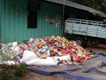 காய்கறிகளுக்கு அடியில் மறைத்து கடத்தப்பட்ட 30 இலட்சம் மதிப்புள்ள பான் மசாலா... 2 பேர் கைது