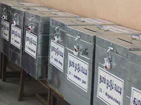 தஞ்சை தொகுதி: தபால் ஓட்டு பெட்டியின் சாவி மாயம்.. வாக்கு எண்ணிக்கை தாமதம்