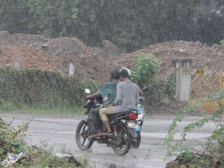சென்னையில் கன மழைக்கு வாய்ப்பு.. தயார் நிலையில் தேசிய பேரிடர் மீட்பு குழு