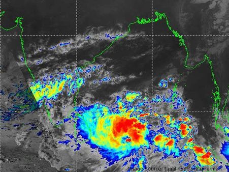 பெயருக்கு ஏற்ப 'பெருந்தன்மையோடு' கரையை கடக்குமா 'நாடா' புயல்?