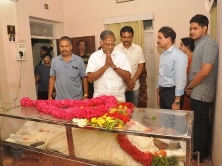 காற்றில் கரைந்த பாலமுரளி கிருஷ்ணா... வைகோ, வாசன், ஜி.ராமகிருஷ்ணன் நேரில் அஞ்சலி- வீடியோ