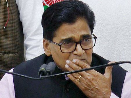 சமாஜ்வாதி கட்சியிலிருந்து ராம்கோபால் யாதவை நீக்கிய உத்தரவை ஒரே மாதத்தில் வாபஸ் பெற்ற முலாயம் சிங்!