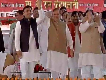 சமாஜ்வாதி கட்சி வெள்ளி விழா கோலாகலம்.. பல கட்சி தலைவர்கள் பங்கேற்பு.. கூட்டணிக்கு அச்சாரம்?