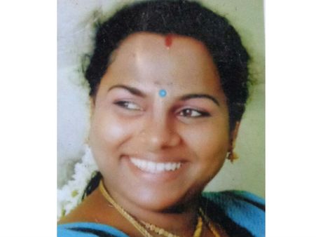 கள்ளக்காதல் விபரீதம்.. மனைவி தற்கொலை.. கணவருடன் பழகிய பெண் போலீஸ் அதிரடி சஸ்பெண்ட்