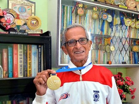 சாதனை... வேகநடைப் போட்டியில் 92 வயதில் தங்கம் வென்று அசத்திய இந்திய வீரர்
