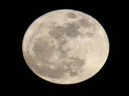 எவ்ளோ பெரிய நிலா.. இன்று வானில் வலம் வந்த சூப்பர் மூன் !