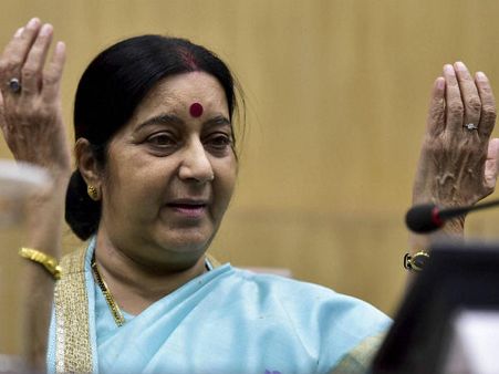 சிறுநீரகங்கள் செயலிழந்து விட்டன... கடவுள் கிருஷ்ணன் அருள்புரிவார்: டுவிட்டரில் சுஷ்மா