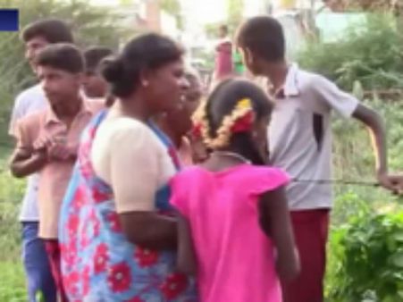 பிளாஸ்டிக் கவரில் சுற்றப்பட்டு சாக்கடை வீசப்பட்ட 8 மாதப் பெண் குழந்தை... மக்கள் அதிர்ச்சி- வீடியோ