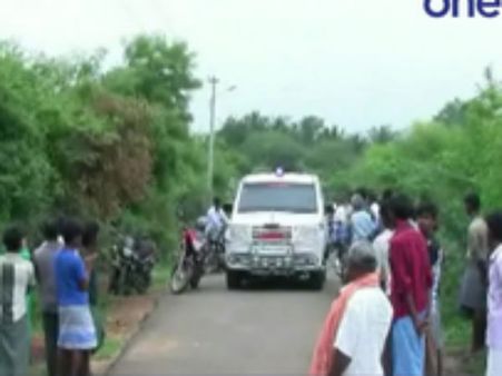 தேனி அருகே அடையாளம் தெரியாத ஆண் சடலம் மீட்பு.. கொலையா? தற்கொலையா? - வீடியோ