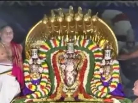 நாக சதுர்த்தி.. திருப்பதி கோவிலில் பெரிய சேஷவாகனத்தில் சுவாமி வீதி உலா- வீடியோ