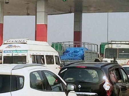 தேசிய நெடுஞ்சாலையில் டோல் கேட்டை உடைத்து போராட்டம்.. வாழ்வுரிமைக் கட்சியினர் கைது