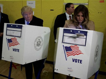 மனைவியோடு பந்தாவாக வந்து வாக்களித்தார் டொனால்ட் ட்ரம்ப்!