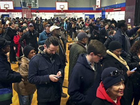 வாக்குப்பதிவு இயந்திரத்தில் பழுது, ஆள் மாறாட்டம், நீண்ட கியூ.. அமெரிக்க தேர்தலிலும் அதிருப்தி