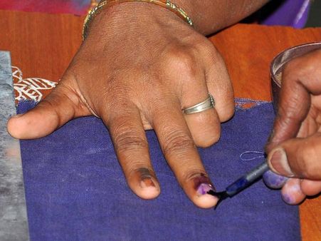 ஓட்டுக்கு இடது... நோட்டுக்கு வலது!