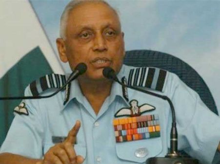 ஹெலிகாப்டர் ஊழல் வழக்கு: விமானப்படை முன்னாள் தளபதி எஸ்.பி.தியாகி கைது