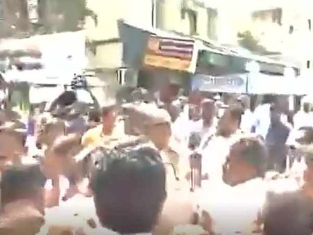 சின்னம்மா வாழ்க... கோஷமிட்டபடியே சசிகலா புஷ்பா கணவர் முகத்தில் சரமாரியாக குத்திய கும்பல்!