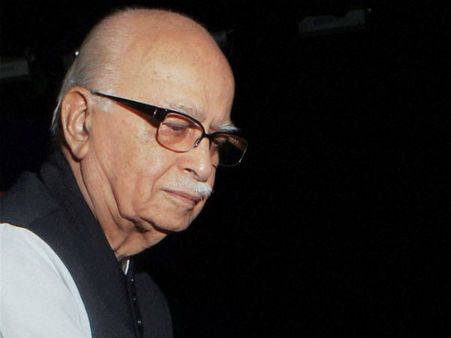 நாடாளுமன்ற முடக்கத்தால் அத்வானி விரக்தி! ராஜினாமா செய்யலாமா என யோசிப்பதாக பரபர பேச்சு!