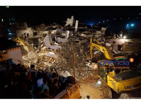 ஹைதராபாத்தில் சோகம்.. அடுக்கு மாடி கட்டிடம் இடிந்து விழுந்ததில் 10 பேர் மாயம்