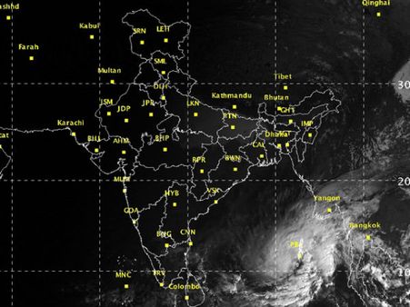 ஆந்திராவை நோக்கி நகரும் ‘வர்தா’ புயல் - டிச.12 இல் நெல்லூர் அருகே கரையை கடக்கும்