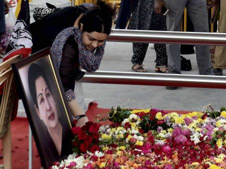 அரசியலுக்கு வரத் தயார்.. ஜெயலலிதா அண்ணன் மகள் தீபா பரபரப்பு பேட்டி.. சசிகலா மீது பகீர் குற்றச்சாட்டு