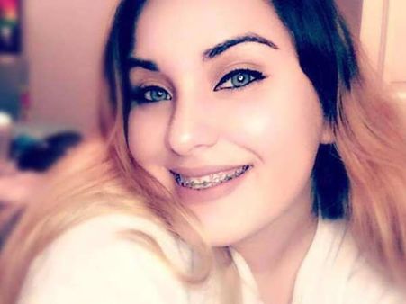 அழகாக இல்லை என பேஸ்புக்கில் கமெண்ட்: பெற்றோர் கண்முன்னே துப்பாக்கியால் சுட்டு மாணவி தற்கொலை!