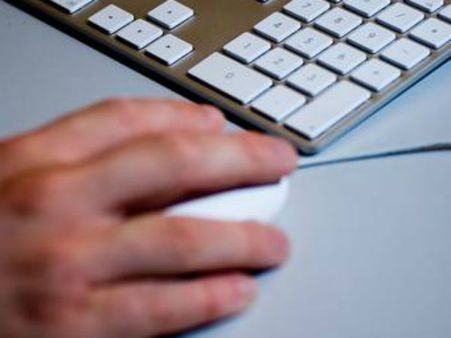 ஆன்லைன் கொள்முதலில் மோசடி.. ஹைதராபாத்தில் கொள்முதல் அலுவலகத்தை சூறையாடிய விவசாயிகள்