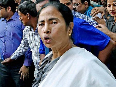 மம்தா பானர்ஜி போராட்டத்திற்கு பணிந்த மத்திய அரசு.. ராணுவம் வாபஸ் பெறப்பட்டது