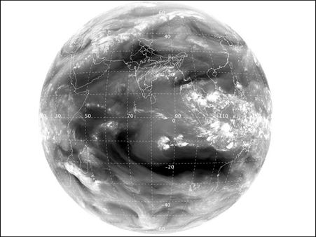 பெயருக்கு ஏற்றது போல் பெருந்தன்மையுடன் கரையை கடந்த 'நாடா': சென்னைவாசிகள் நிம்மதி பெருமூச்சு