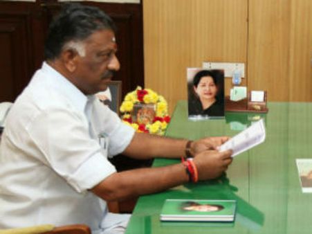 சுழற்றி எடுத்த வர்தா புயல் பாதிப்பு... தலைமை செயலகத்தில் மத்திய குழு.. ஓ. பன்னீர்செல்வத்துடன் ஆலோசனை