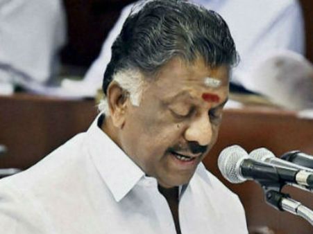 டீக்கடையிலிருந்து முதல்வர் நாற்காலிக்கு.. பன்னீர்செல்வத்தின் அபார அரசியல் பயணம்