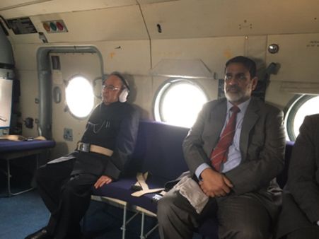 ஜெ.க்கு அஞ்சலி செலுத்த சரக்கு விமானத்தில் வந்தாராம் பிரணாப்.. வதந்தி கிளப்பிய நெட்டிசன்கள்