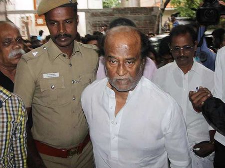 'யாருக்கும் அஞ்சாதவர்'... சோ உடலுக்கு ரஜினி கண்ணீர் அஞ்சலி