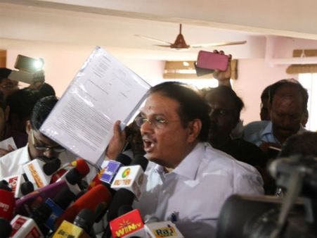 அரசியல்வாதி போல பேசி நடிக்கிறார் ராமமோகன ராவ்.. கோபண்ணா கருத்து