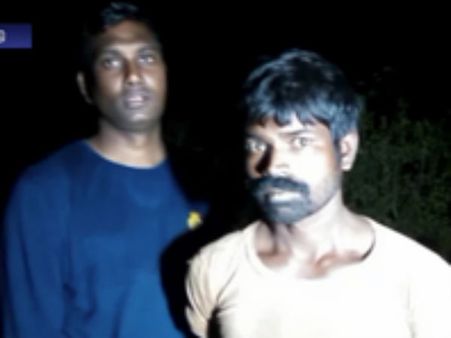 திருப்பதி: கல்வீசித் தாக்கிய செம்மரக்கடத்தல் கும்பல் மீது போலீஸ் துப்பாக்கிச் சூடு... - வீடியோ