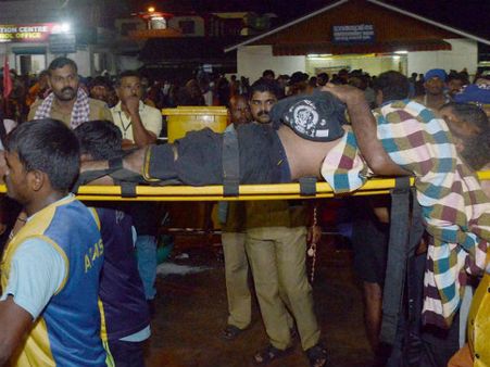 சபரிமலை நெரிசலில் காயமடைந்த பக்தர்களில் 2 பேர் நிலைமை கவலைக்கிடம்