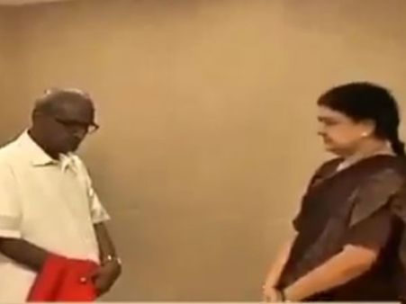 சசிகலாவுக்கு ஆறுதல் சொன்ன தா. பாண்டியன், டெக்கான் கிரானிக்கல் அதிபர் சாந்தி ரெட்டி!