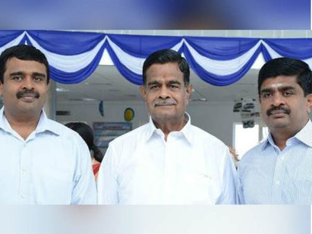 ஹார்வர்ட் தமிழ் இருக்கைக்கு சேலம் திரிவேணி குழுமம் ஒரு லட்சம் டாலர்கள் நன்கொடை! 