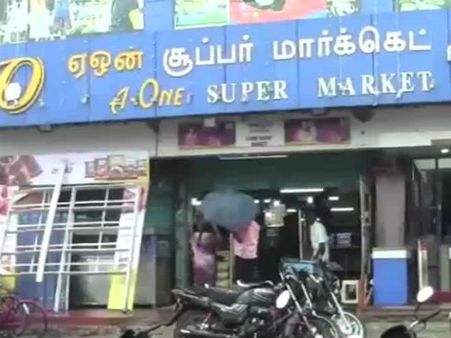 ஷாப்பிங் மாலில் 38 சிசிடிவி கேமராக்களை உடைத்து ரூ. 4 லட்சம் திருட்டு.. சிவகங்கையில் துணிகரம்- வீடியோ