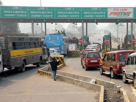 நாளை முதல் டோல்கேட்களில் மீண்டும் கட்டணம் வசூல்.. பழைய 500 கொடுப்பதற்கு புது ரூல்ஸ்! கியூ கேரண்டி