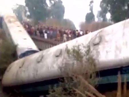 கான்பூரில் அஜ்மீர்-சால்டா எக்ஸ்பிரஸின் 14 பெட்டிகள் தடம் புரண்டு விபத்து: 2 பேர் பலி