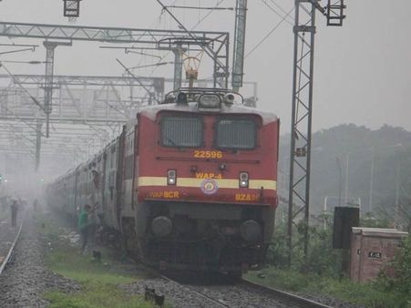 சென்னை வரவேண்டிய 6 தென்மாவட்ட ரயில்கள் விழுப்புரத்தில் நிறுத்தம்!