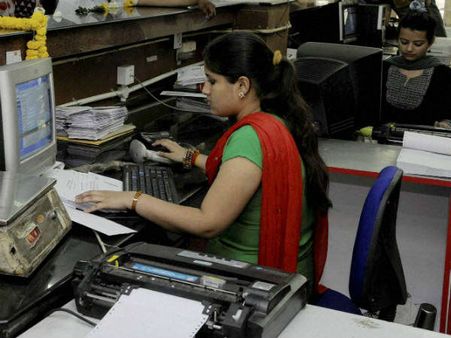 கர்நாடகாவில் உள்ள தனியார் நிறுவனங்களில் கன்னடர்களுக்கே வேலை! அரசு முடிவால் பிற மாநில ஊழியர்கள் ஷாக்