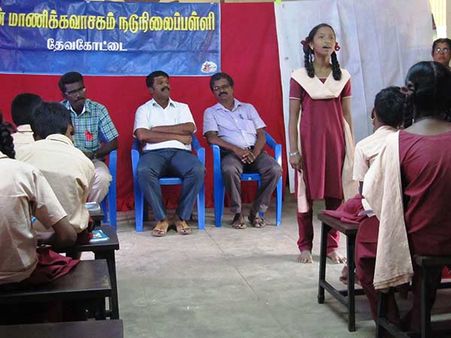 எய்ட்ஸ் பாதிக்கப்பட்டவர்களை அரவணையுங்கள், ஒதுக்காதீர்கள்.. பள்ளி நிகழ்ச்சியில் அறிவுரை